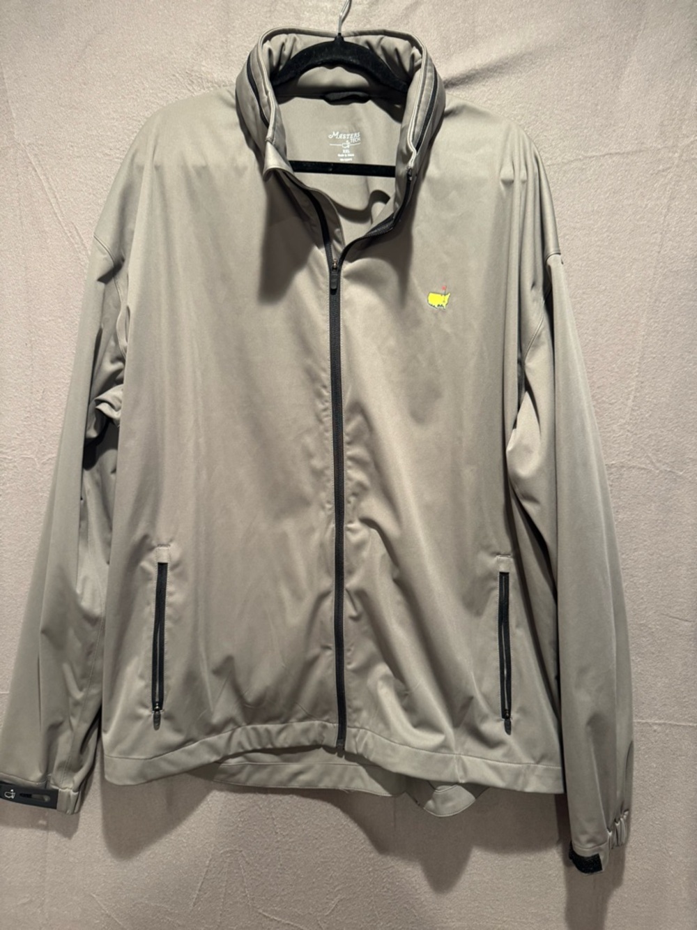 Masters Light Gray Full‑Zip Lightweight Golf Jacket with Yellow Logo